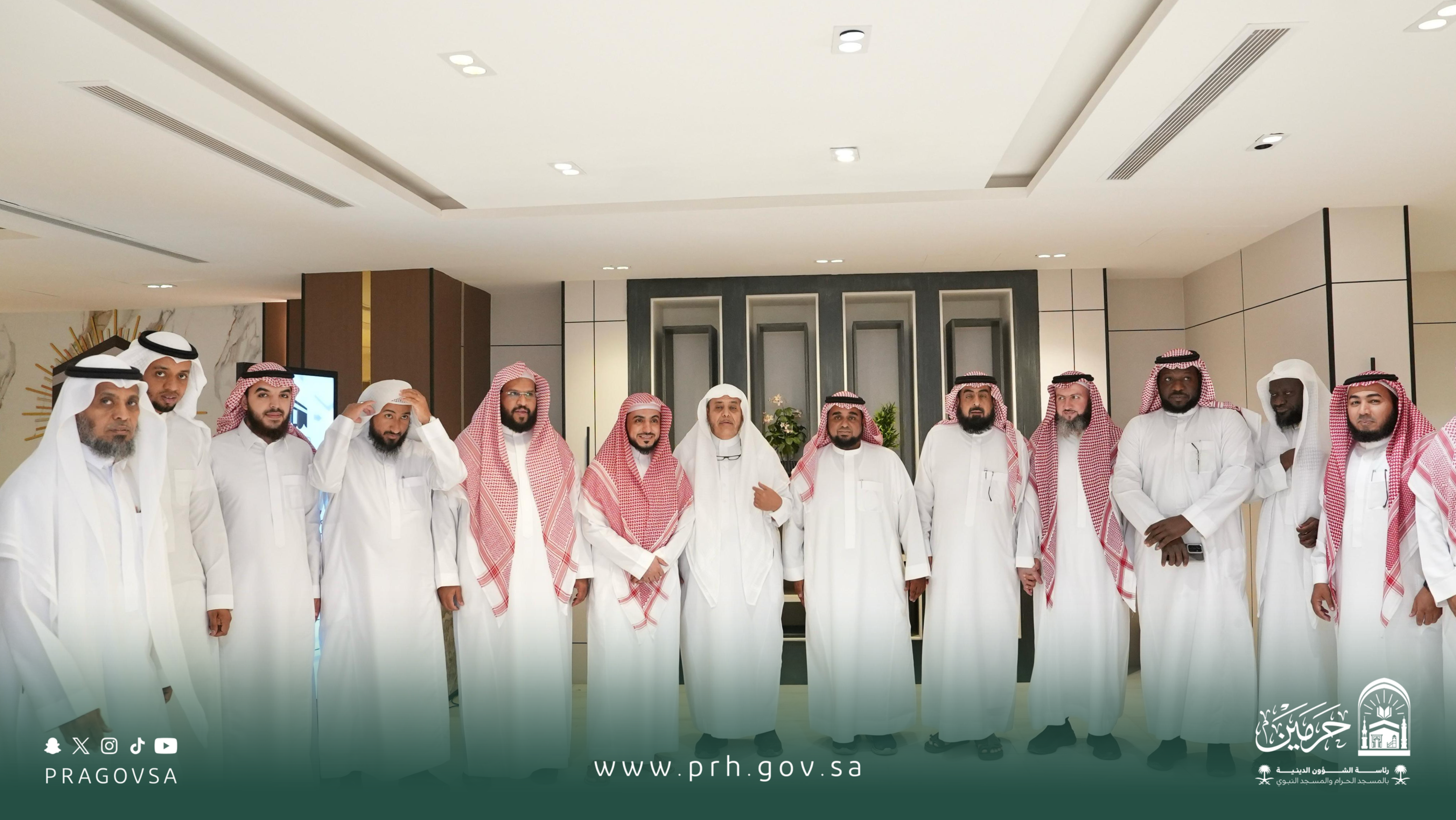 رئاسة الشؤون الدينية تقيم حلقة نقاش لحوكمة مشاركة الجمعيات القرآنية في حلقات ضبط الأداء القرآني بالمسجد الحرام بمشاركة فضيلة الشيخ د. الوليد الشمسان